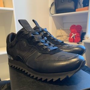 Karl Lagerfeld Paris
Camo Runner Sneaker
